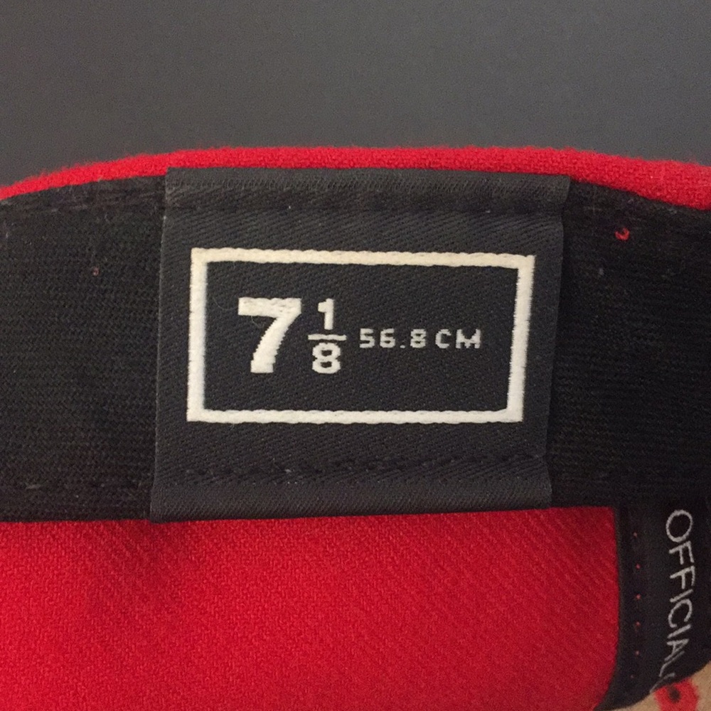 Cincinnati Reds baseball cap - Picture 5 of 8